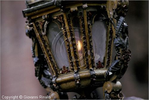 ITALY - ROMA
Via Crucis della Confraternita dei Sacconi all'interno del Colosseo (Settimana Santa)