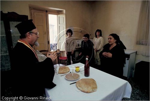 ITALY - SAN DEMETRIO CORONE (CS)
Festa dei Morti (febbraio)
celebrazione della "panegghia" in una casa con olio, aceto e grano bollito