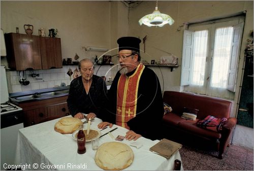 ITALY - SAN DEMETRIO CORONE (CS)
Festa dei Morti (febbraio)
celebrazione della "panegghia" in una casa con olio, aceto e grano bollito