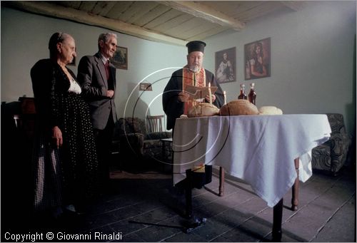 ITALY - SAN DEMETRIO CORONE (CS)
Festa dei Morti (febbraio)
celebrazione della "panegghia" in una casa con olio, aceto e grano bollito