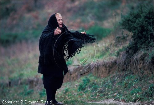 ITALY - SAN DEMETRIO CORONE (CS)
Festa dei Morti (febbraio)
lamento funebre artificiale di una "prefica"