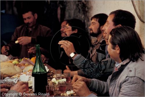 ITALY - SAN DEMETRIO CORONE (CS)
Festa dei Morti (febbraio)
la sera gli uomini consumano una cena lasciando un posto vuoto per il morto
