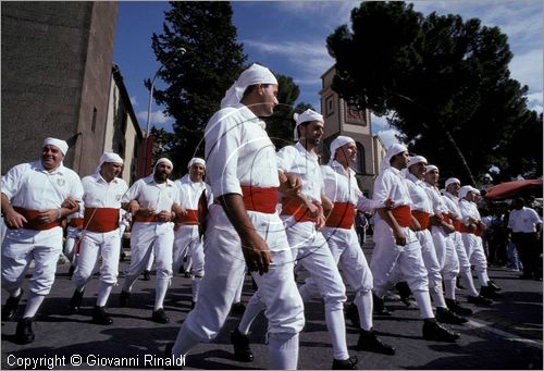 ITALY - VITERBO (3 settembre)
Festa della "Macchina di Santa Rosa)
il giro delle sette chiese dei facchini