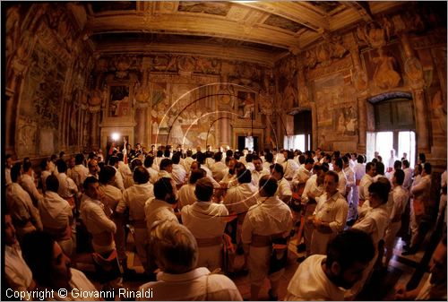 ITALY - VITERBO (3 settembre)
Festa della "Macchina di Santa Rosa)
il saluto del sindaco ai facchini