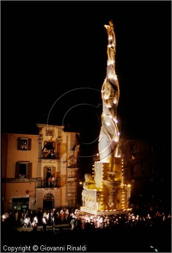 ITALY - VITERBO (3 settembre)
Festa della "Macchina di Santa Rosa)
la macchina durante il trasporto