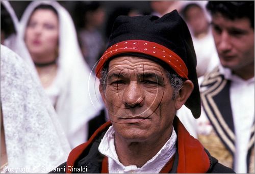 ITALY - CAGLIARI
Sagra di Sant'Efisio (1-4 maggio)
la processione porta la statua del Santo in un cocchio trainato da buoi dalla chiesa di Stampace a Cagliari fino a Nora, luogo del martirio.
corteo con vestiti tradizionali sardi