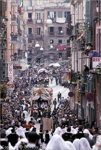 ITALY - CAGLIARI
Sagra di Sant'Efisio (1-4 maggio)
la processione porta la statua del Santo in un cocchio trainato da buoi dalla chiesa di Stampace a Cagliari fino a Nora, luogo del martirio.
corteo a Cagliari