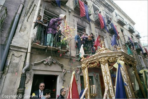 ITALY - CAGLIARI
Sagra di Sant'Efisio (1-4 maggio)
la processione porta la statua del Santo in un cocchio trainato da buoi dalla chiesa di Stampace a Cagliari fino a Nora, luogo del martirio.
la gente getta petali di fiori sul cocchio