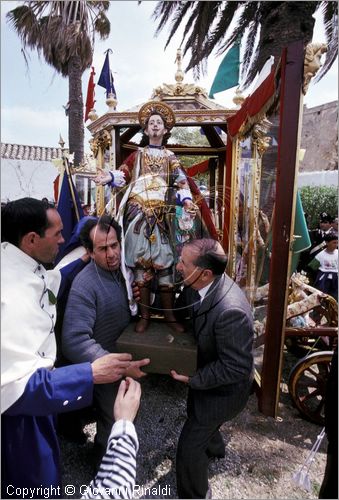 ITALY - CAGLIARI
Sagra di Sant'Efisio (1-4 maggio)
la processione porta la statua del Santo in un cocchio trainato da buoi dalla chiesa di Stampace a Cagliari fino a Nora, luogo del martirio.
una sosta lungo il percorso