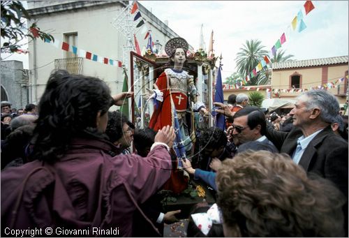 ITALY - CAGLIARI
Sagra di Sant'Efisio (1-4 maggio)
la processione porta la statua del Santo in un cocchio trainato da buoi dalla chiesa di Stampace a Cagliari fino a Nora, luogo del martirio.
una sosta lungo il percorso
