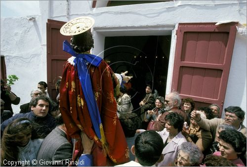 ITALY - CAGLIARI
Sagra di Sant'Efisio (1-4 maggio)
la processione porta la statua del Santo in un cocchio trainato da buoi dalla chiesa di Stampace a Cagliari fino a Nora, luogo del martirio.
una sosta lungo il percorso