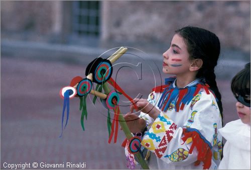 ITALY - ORISTANO
La Sartiglia (carnevale)
i bambini mascherati giocano con cavallucci fatti di canne imitando la sartiglia dei grandi