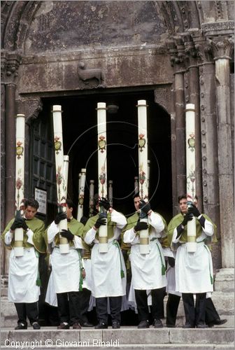 ITALY - SULMONA (AQ)
"La Madonna che scappa in piazza" (pasqua)
la processione inizia dalla chiesa di Santa Maria di Loreto