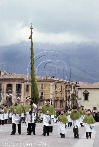 ITALY - SULMONA (AQ)
"La Madonna che scappa in piazza" (pasqua)
la processione della Confraternita di Santa Maria di Loreto in Piazza Garibaldi