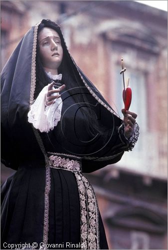 ITALY - TARANTO
Riti della Settimana Santa
Processione dei Misteri del Venerd Santo.
passaggio dell'Addolorata nella Citt Nuova