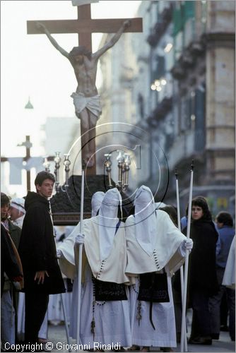 ITALY - TARANTO
Riti della Settimana Santa
Processione dei Misteri all'alba nella Citt Nuova