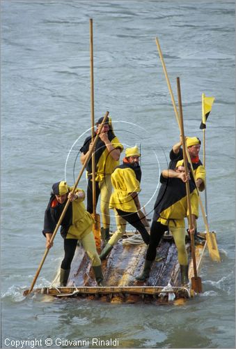 ITALY - TRENTO
Feste Vigiliane (fine giugno)
Palio dell'Oca detta "zatterata" sulle acque dell'Adige