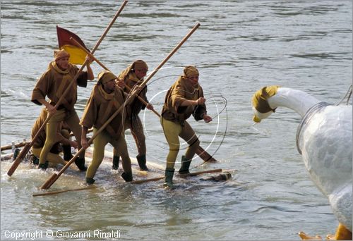 ITALY - TRENTO
Feste Vigiliane (fine giugno)
Palio dell'Oca detta "zatterata" sulle acque dell'Adige