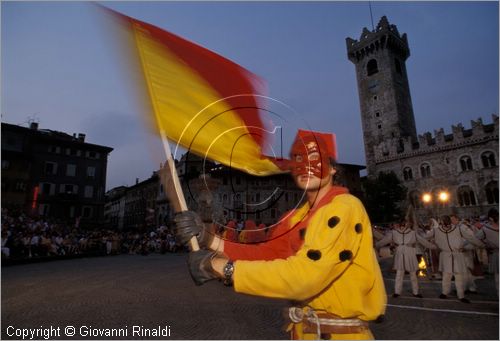 ITALY - TRENTO
Feste Vigiliane (fine giugno)
Mascherata dei "Ciusi" e dei "Gobj", lotta per la conquista della polenta.