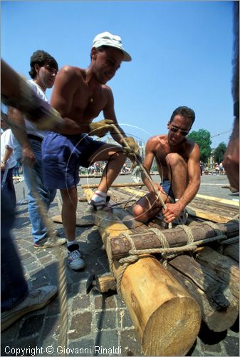 ITALY - TRENTO
Feste Vigiliane (fine giugno)
Palio dell'Oca detta "zatterata" 
costruzione delle zattere in piazza Fiera