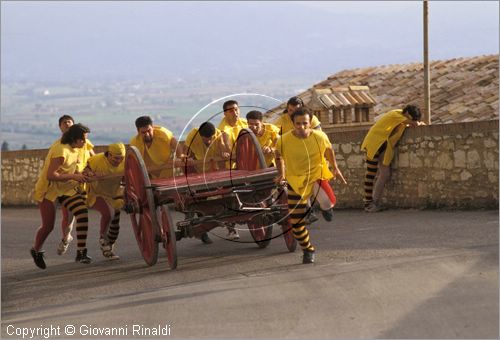 ITALY - TREVI (PG) - PALIO DEI TERZIERI (prima domenica di ottobre)
la corsa dei carri