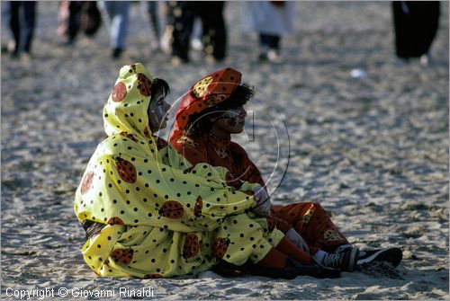 ITALY - VIAREGGIO (LU)
Il Carnevale
gruppi mascherati in spiaggia