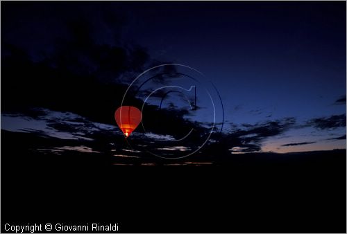 AUSTRALIA CENTRALE - (Alice Springs) - volo in mongolfiera nel deserto all'alba