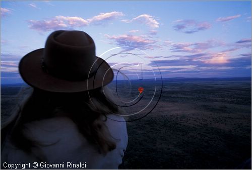 AUSTRALIA CENTRALE - (Alice Springs) - volo in mongolfiera nel deserto all'alba