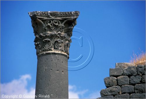 SIRIA - BOSRA (Bosra ash-Sham)
particolare di colonna con capitello
