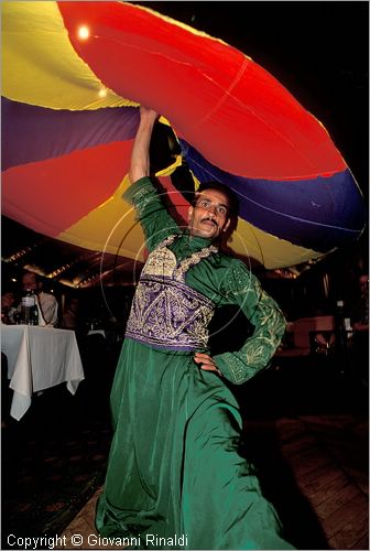 EGYPT - CAIRO - danza tradizionale in un locale