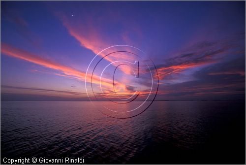 CUBA - Arcipelago delle Isole Canarreos - tramonto a Cabezo Sambo (6 miglia a sud est di Cayo Campo)
