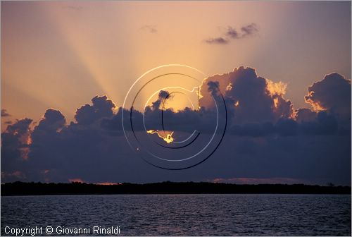 CUBA - Arcipelago delle Isole Canarreos - alba a Cayo Estopa