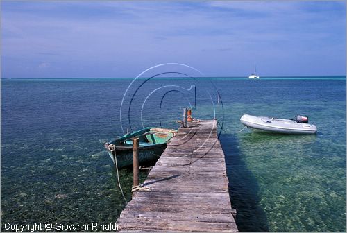 CUBA - Arcipelago delle Isole Canarreos - Cayo Campos - pontile sulla spiaggia ad ovest dell'isola