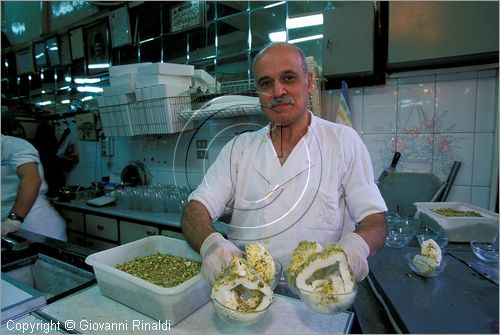 SYRIA - DAMASCO - Souq al-Hamadiyyeh - gelataio Bakdash