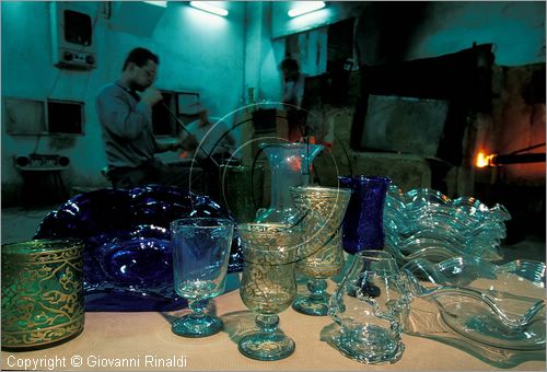 SYRIA - DAMASCO - bottega artigianale di vetro soffiato
