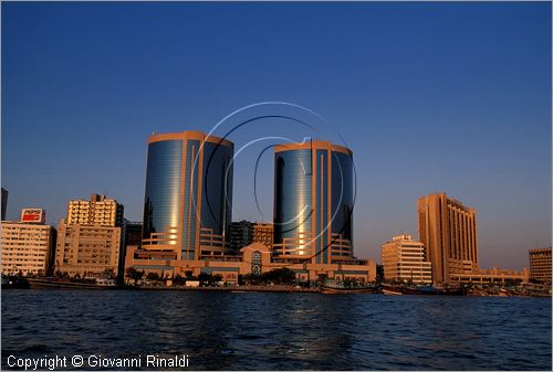 UNITED ARAB EMIRATES - DUBAI - veduta al tramonto dei nuovi grattacieli sulla sponda del Creek