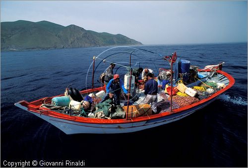 TUNISIA - La Galite - pescatori di aragoste