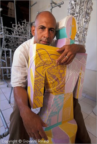 CUBA - HAVANA - artista Ren Francisco Rodriguez