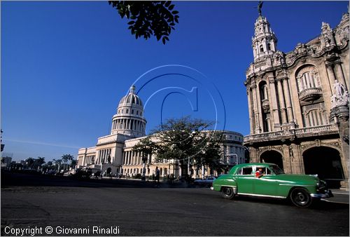 CUBA - HAVANA - Paseo de Mart, da sinistra: il Capitolio e il Gran Teatro