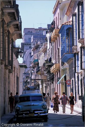 CUBA - HAVANA - veduta di una via del Centro Habana