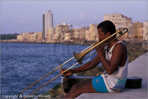 CUBA - HAVANA - Malecom Tradicional