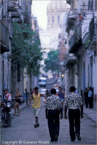 CUBA - HAVANA - La Habana Vieja - sullo sfondo si vede il Capitolio