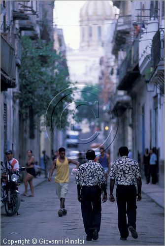 CUBA - HAVANA - La Habana Vieja - sullo sfondo si vede il Capitolio