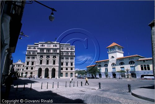 CUBA - HAVANA - La Habana Vieja - Plaza San Francisco - a destra il Terminal del porto