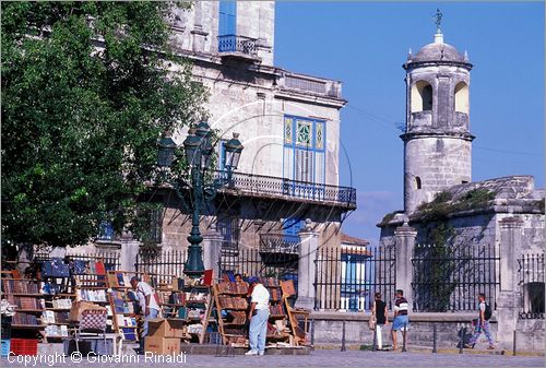 CUBA - HAVANA - La Habana Vieja - Plaza de Armas - mercatino del libro usato