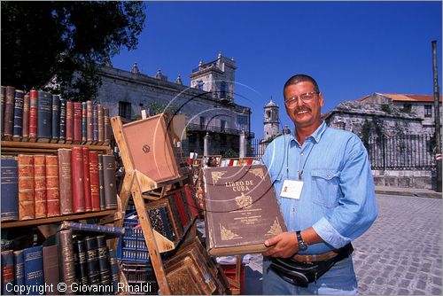 CUBA - HAVANA - La Habana Vieja - mercatino del libro usato