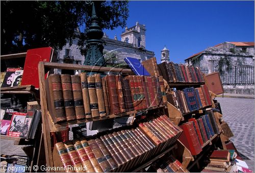 CUBA - HAVANA - La Habana Vieja - mercatino del libro usato