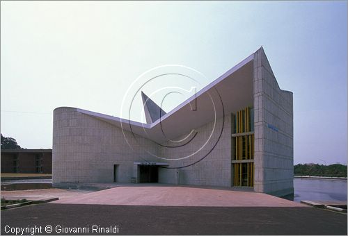 INDIA (PUNJAB) - CHANDIGARH - citt interamente progettata da Le Corbusier negli anni '50 - Gandhi Bhavan Memorial (progetto di P.Jeanneret)