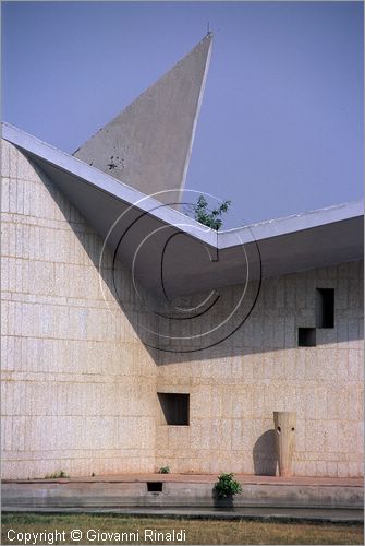 INDIA (PUNJAB) - CHANDIGARH - citt interamente progettata da Le Corbusier negli anni '50 - Gandhi Bhavan Memorial (progetto di P.Jeanneret)