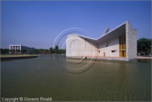 INDIA (PUNJAB) - CHANDIGARH - citt interamente progettata da Le Corbusier negli anni '50 - Gandhi Bhavan Memorial (progetto di P.Jeanneret)